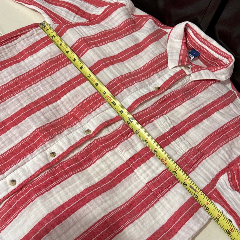 Old Navy Cotton Button Up Shirt-S-Red/White Striped-Notched Sides-Textured EUC - Picture 12 of 15